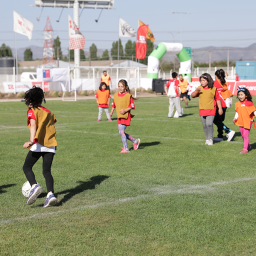 tercera corrida familiar familia futbol niños